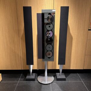 Beosound 9000 MK1 met floor stand en een paar Beolab 8000 MK2